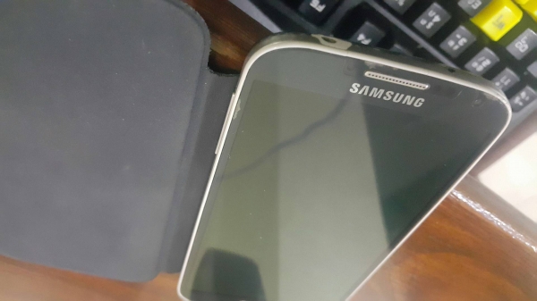 ขายครับ samsung s4 จอ 5 นิ้ว ขายครับ samsung s4 จอ 5 นิ้ว