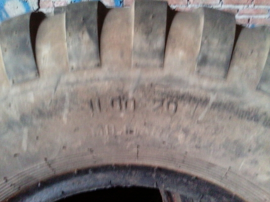 ยาง11.00_20 ลายทหาร สวยๆ ราคาเส้นละ 1500 บาท