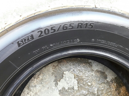 BRIDGESTONE รุ่น Ecopia EP200.  205 65R15 ปี2015 สภาพสวยมากๆ ดอกเยอะมากๆ90\% ไม่มีปะคุ้มสุดๆไม่แพง