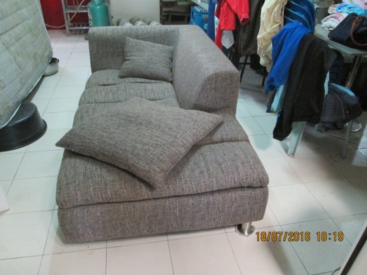 ขายถูกครับ  โฃฟาผ้า  สภาพดีใช้อีกนาน  สนใจ081-585-6957