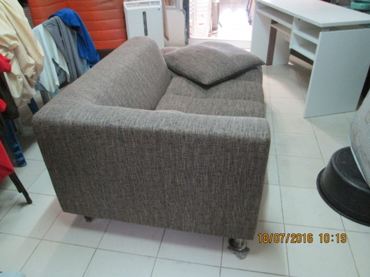 ขายถูกครับ  โฃฟาผ้า  สภาพดีใช้อีกนาน  สนใจ081-585-6957