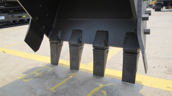 รถใหม่แบคโฮ 210 พร้อมประกัน 1 ปี