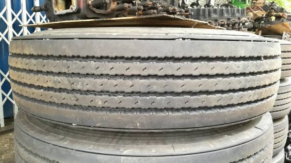 ยางTOYO11R22.5เก่าญี่ปุ่นสภาพ90\%พร้อมกระทะTOPY