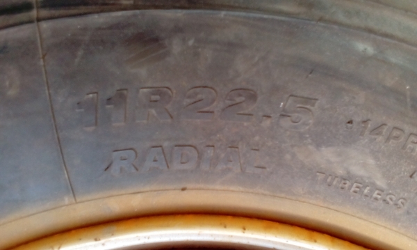 ขายยาง Bridgestone  11R22.5 พร้อมกะทะ TOPY  MADE IN JAPAN