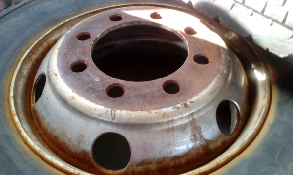 ขายยาง Bridgestone  11R22.5 พร้อมกะทะ TOPY  MADE IN JAPAN