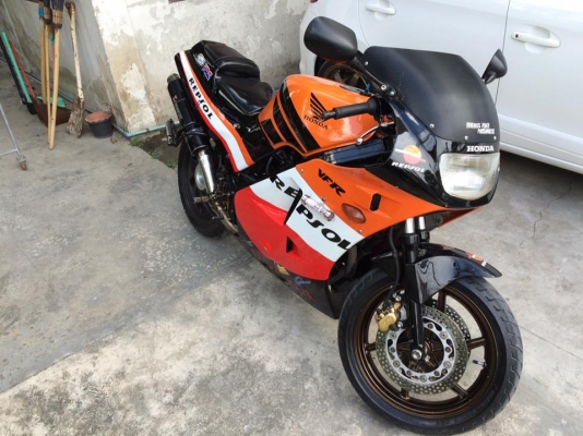 Bigbike Honda VFR400 CC Nc 24 สีสวยจัด ทะเบียนแท้ Bigbike Honda VFR400 CC Nc 24 สีสวยจัด ทะเบียนแท้