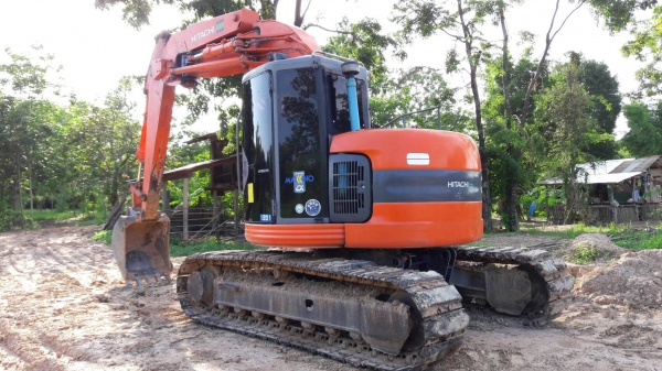 รถแบคโฮ HITACHI EX35UR รถแบคโฮ HITACHI EX35UR