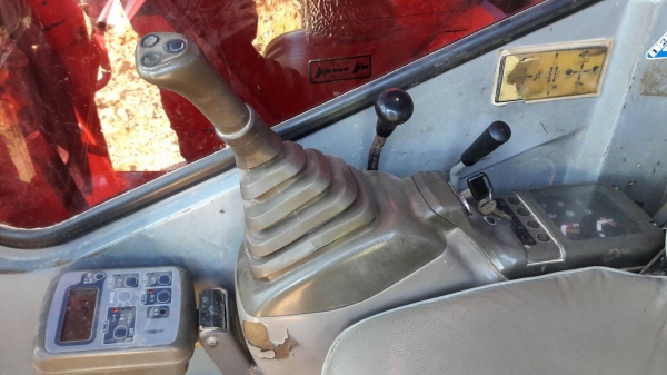 รถแบคโฮ HITACHI EX35UR รถแบคโฮ HITACHI EX35UR