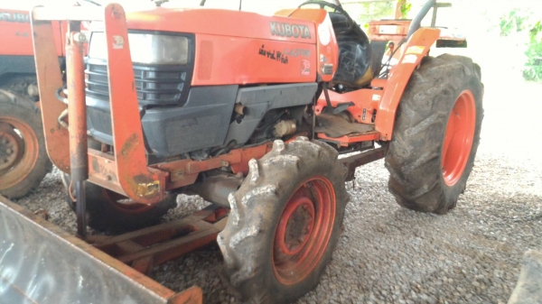 ขายรถไถ KUBOTA L4508 พร้อมดันหน้าตราช้าง ทะเบียนพร้อมโอน ราคา 205,000 DC Tractor Rayong 0818618678,0899347475 id line=0818618678 id line=0899347475 มีรถขนส่งบริการทั่วไทย https://www.facebook.com/DC-Tractor-Rayong-307154532717928/shop?ref=page_internal&am