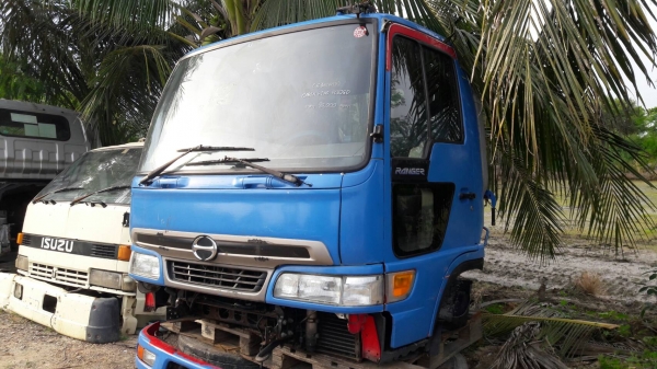 ขายหัวเก๋งรถบรรทุก 6 ล้อกลาง ยี่ห้อ HINO รุ่น FC หัวกว้าง 195 เซนติเมตร ราคา 87,000 บาท