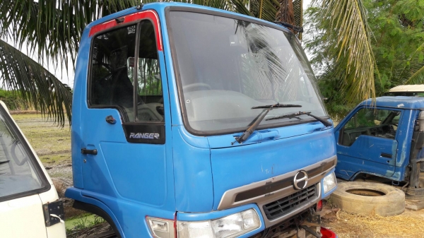 ขายหัวเก๋งรถบรรทุก 6 ล้อกลาง ยี่ห้อ HINO รุ่น FC หัวกว้าง 195 เซนติเมตร ราคา 87,000 บาท