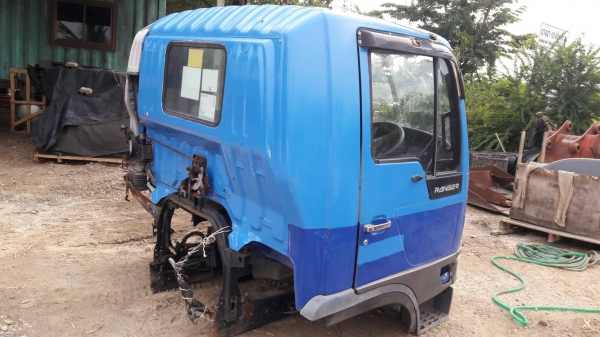 ขายหัวเก๋งรถบรรทุก 6 ล้อกลาง ยี่ห้อ HINO รุ่น FC หัวกว้าง 195 เซนติเมตร ราคา 85,000 บาท