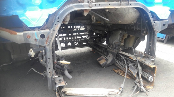 ขายหัวเก๋งรถบรรทุก 6 ล้อกลาง ยี่ห้อ HINO รุ่น FC หัวกว้าง 195 เซนติเมตร ราคา 85,000 บาท