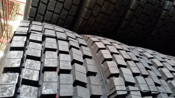 ยางรถบรรทุกราคาถูก 1000 เรเดียล