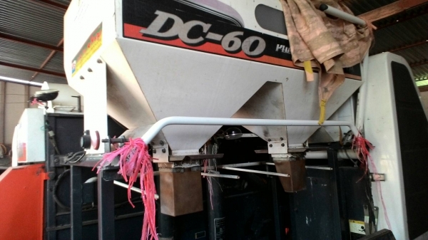 ขายรถเกียวข้าว DC 60 พลัส พร้อมเทเลอร์ ทะเบียนพร้อม ปี 53 ราคาเบาฯ 276000ด่วน เอาไปไม่ต้องซ่อมลุยงานเลยต้องการขายด่วนต้อง ขายรถเกียวข้าว DC 60 พลัส พร้อมเทเลอร์ ทะเบียนพร้อม ปี 53 ราคาเบาฯ 276000ด่วน เอาไปไม่ต้องซ่อมลุยงานเลยต้องการขายด่วนต้อง