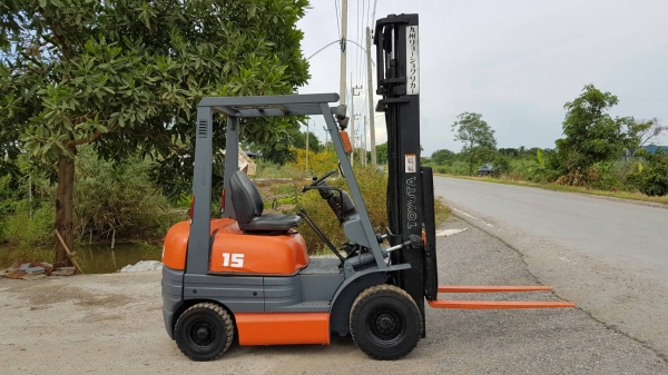 ขายด่วนรถยกTOY0TAดีเซล6FD15ยก1.5ตันเสาสูง4เมตรยางตัน4เส้นรถนอกเพิ่งนำเข้ามาใหม่ยังไม่เคยใช้งานในเมืองไทยเลย