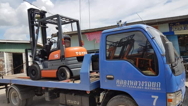 ขายด่วนรถยกTOY0TAดีเซล6FD15ยก1.5ตันเสาสูง4เมตรยางตัน4เส้นรถนอกเพิ่งนำเข้ามาใหม่ยังไม่เคยใช้งานในเมืองไทยเลย ขายด่วนรถยกTOY0TAดีเซล6FD15ยก1.5ตันเสาสูง4เมตรยางตัน4เส้นรถนอกเพิ่งนำเข้ามาใหม่ยังไม่เคยใช้งานในเมืองไทยเลย