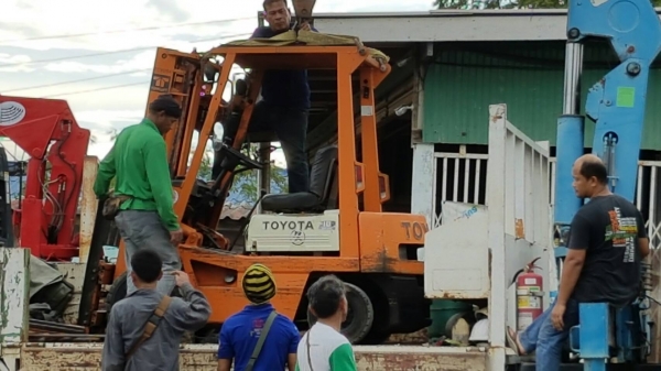 ขายด่วนรถยกTOYOTAดีเซล4FD18ยก1.8ตันทูฟรีสไลย์แพงงายกสูง3เมตรยางตัน4เส้นรถนอกเพิ่งนำเข้ามาใหม่ยังไม่เคยใช้งานในเมืองไทยเลย