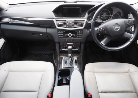 ดอกเบี้ย 2.99\%* ออกศูนย์Benz ตัวTop Panoramic Sunroof สภาพสวยพร้อมใช้ค่ะ ดอกเบี้ย 2.99\%* ออกศูนย์Benz ตัวTop Panoramic Sunroof สภาพสวยพร้อมใช้ค่ะ