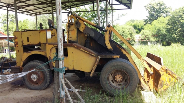 ขายรถตักล้อยาง