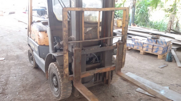 โฟล์กลิฟท์สภาพเก่านอก ขนาด 1.5 ตัน อุปกรณ์ครบ ราคา 95000 บาท สนใจติดต่อ ปิ่น 081-917-6906