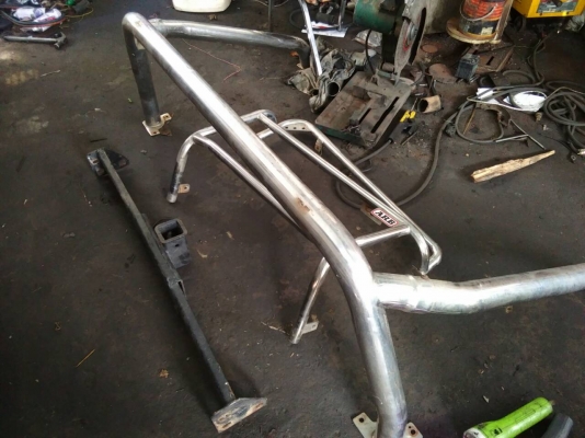 ขายชุดกันชนพร้อมโลบาร์สแตนเลสTOYOTA ไมตี้เอกซ์หรือไทเกอร์