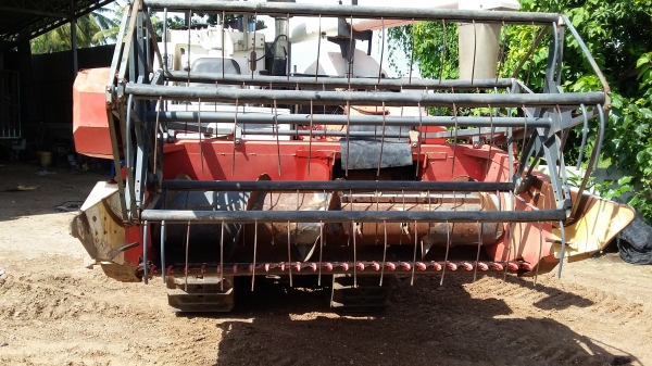 ขายรถเกี่ยวDC68G ขอบคุณเจ๊คนเขื่องในครับขอให้มีเงินมีทองเกี่ยวข้าวให้ได้2000ไร่