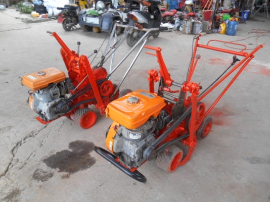 เครื่องแซะหญ้า พร้อมใช้งาน