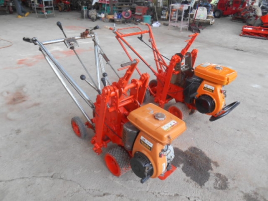 เครื่องแซะหญ้า พร้อมใช้งาน