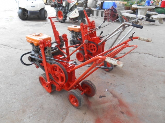 เครื่องแซะหญ้า พร้อมใช้งาน