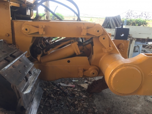 ขายรถแทรคเตอร์ CAT D8 มีลิปเปอร์ ราคา 650000