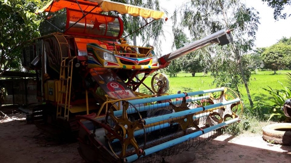 ขายรถเกี่ยวข้าว เกษตรพัฒนา ไอ้หนุ่มไวไฟปี53 ช่วงล่าง12ปั๊ม23 เครื่องHINOJO8C260เทอร์โบว์ สภาพเกี่ยวทุกปี ใช้เอง