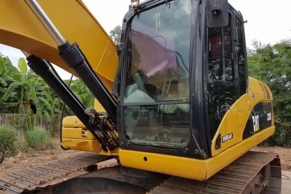 ขาย!! >>> CAT 320D <<< รถพร้อมใช้งาน ช่วงล่างสวย ลอนเลอร์ใหม่ ราคา 2,000,000 บาท ขาย!! >>> CAT 320D <<< รถพร้อมใช้งาน ช่วงล่างสวย ลอนเลอร์ใหม่ ราคา 2,000,000 บาท