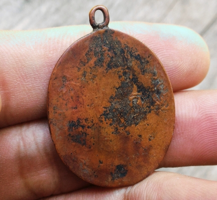 เหรียญเก่าห่วงเชื่อม พระเก่าแก่ โลหะเนื้อสึกผ่านการใช้แล้ว ควรค่าแก่การสะสม