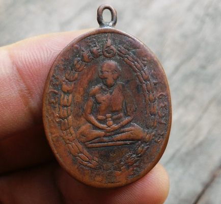 เหรียญเก่าห่วงเชื่อม พระเก่าแก่ โลหะเนื้อสึกผ่านการใช้แล้ว ควรค่าแก่การสะสม