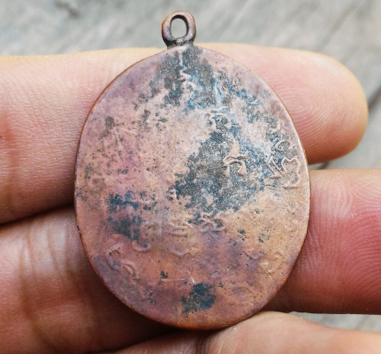 เหรียญเก่าห่วงเชื่อม พระเก่าแก่ โลหะเนื้อสึกผ่านการใช้แล้ว ควรค่าแก่การสะสม