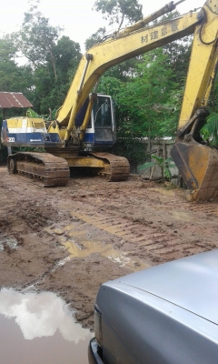 ขายรถแบคโฮ pc200-5 ขายรถแบคโฮ pc200-5