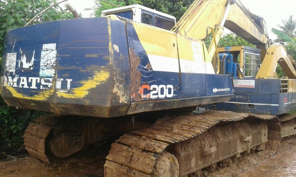 ขายแบคโฮkomutsu 200-5