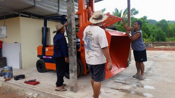 แหล่งรวมรถโฟล์คลิฟท์งาเทอิ้งค์ฟอร์คสำหรับตักยางก้อนยางพาราและยางถ้วยขี้ยาง081-8342060 แหล่งรวมรถโฟล์คลิฟท์งาเทอิ้งค์ฟอร์คสำหรับตักยางก้อนยางพาราและยางถ้วยขี้ยาง081-8342060