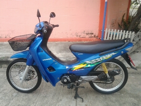 ขายมอไซค์ ปี48 ฮอนด้า เวฟ Z เครื่อง100cc. รถมีครัช ขับสนุก เครื่องดีแน่นๆ วิ่งดี ประหยัดน้ำมัน พร้อมใช้งาน ภาษีขาด1ปี เล่มทะเบียนครบ ขายถูกๆครับ