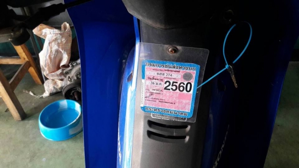 ขาย HONDA WAVE 100 S ปี 48 รุ่นคาร์บู  เครื่องดีเดิมๆ ชุดสีใช้ได้ เล่มพร้อมชุดโอน รถเคยจดป้ายเหลืองมา แต่ใช้น้อย เล่มพร้อมชุดโอน