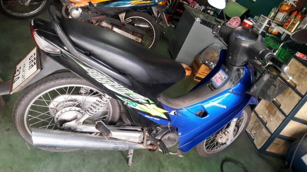 ขาย HONDA WAVE 100 S ปี 48 รุ่นคาร์บู  เครื่องดีเดิมๆ ชุดสีใช้ได้ เล่มพร้อมชุดโอน รถเคยจดป้ายเหลืองมา แต่ใช้น้อย เล่มพร้อมชุดโอน