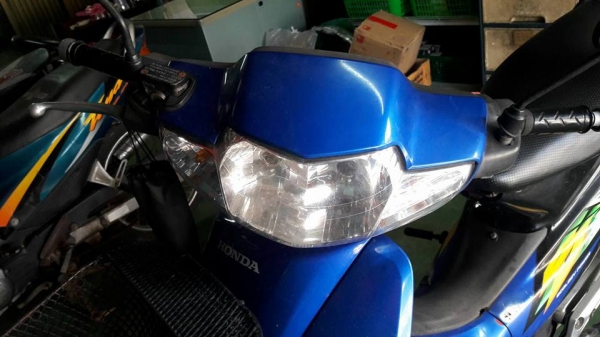 ขาย HONDA WAVE 100 S ปี 48 รุ่นคาร์บู  เครื่องดีเดิมๆ ชุดสีใช้ได้ เล่มพร้อมชุดโอน รถเคยจดป้ายเหลืองมา แต่ใช้น้อย เล่มพร้อมชุดโอน