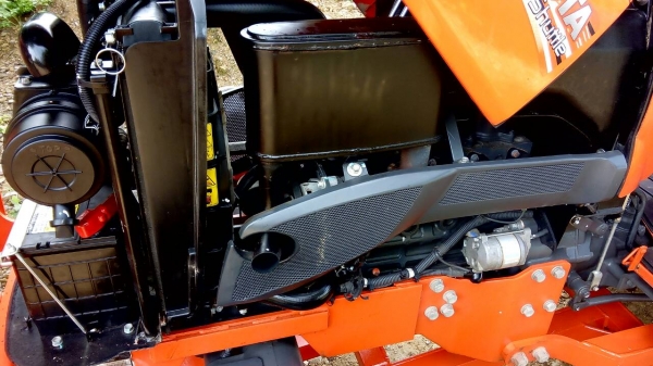 KUBOTA  L 4708 SP (4WD)  2 เพลา   สภาพใหม่สวยๆ   ชั่วโมงใช้   งานน้อย  สีเดิมทั้งคัน  พร้อมชุดใบมีดดันหน้า ผานพรวน  DH 246