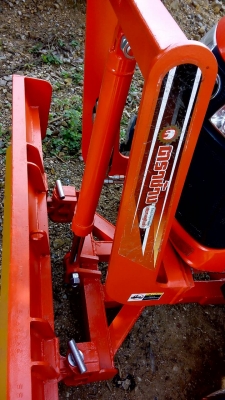 KUBOTA  L 4708 SP (4WD)  2 เพลา   สภาพใหม่สวยๆ   ชั่วโมงใช้   งานน้อย  สีเดิมทั้งคัน  พร้อมชุดใบมีดดันหน้า ผานพรวน  DH 246