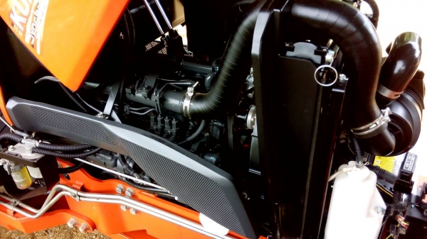 KUBOTA  L 4708 SP (4WD)  2 เพลา   สภาพใหม่สวยๆ   ชั่วโมงใช้   งานน้อย  สีเดิมทั้งคัน  พร้อมชุดใบมีดดันหน้า ผานพรวน  DH 246