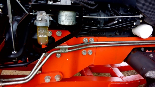 KUBOTA  L 4708 SP (4WD)  2 เพลา   สภาพใหม่สวยๆ   ชั่วโมงใช้   งานน้อย  สีเดิมทั้งคัน  พร้อมชุดใบมีดดันหน้า ผานพรวน  DH 246