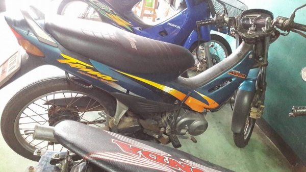 ขาย HONDA TENA 4 เกียร์ไม่มีครัช เครื่องดี ภายนอกพอใช้ได้ ตามรูป (ขายตามสภาพ) เล่มพร้อมชุดโอน แต่ภาษีขาด 4 ปี