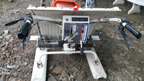 ขายรถปลูกข้าว แบบ 2 ช่อง รถสวยพร้อมใช้ ราคา 7,000 บาท