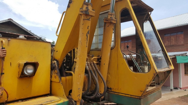 ขาย แบคโฮ KOMATSU PC100-2 เอกสารใบอินวอยซ์ เครื่องดี เอวแน่น ปั้มดี มีบูทสลักหลวมนิดหน่อย ราคาคุยกันได้ครับ